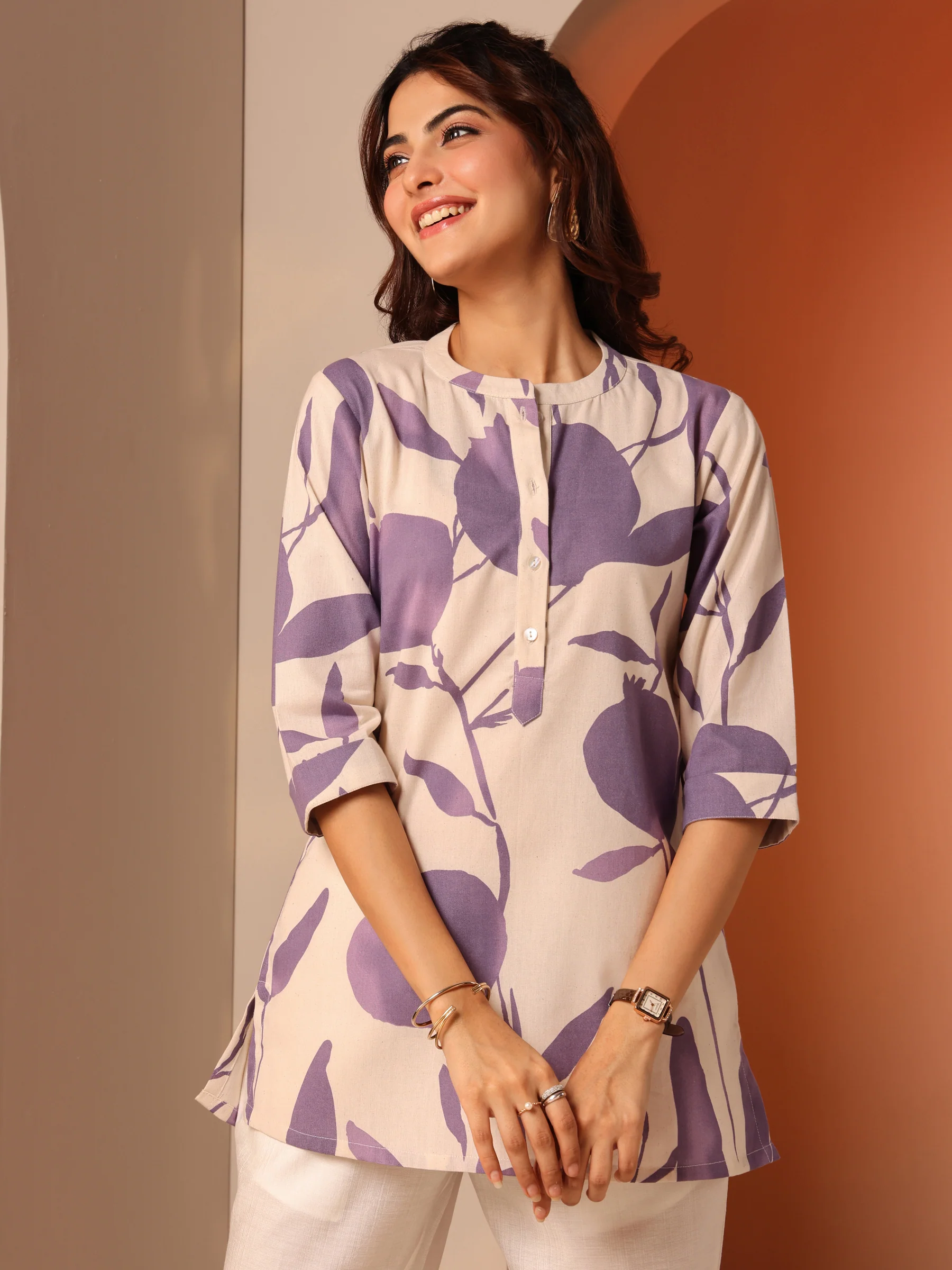 29727_1Main.webp Off White Printed Cotton Straight Short Kurti - Image 1